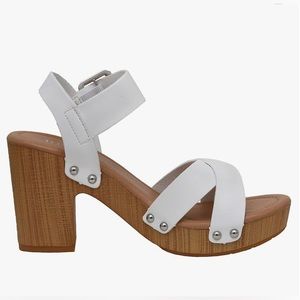 Dunes Sayer sandal, wood like material very light